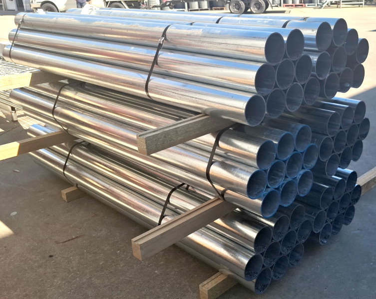 (image for) Cattle Rail Post Round 100nb Med. 2.165m